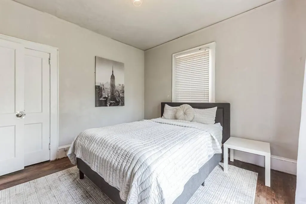 Spacious & Stylish 4Br W Fireplace-Up To 12 People Charlotte 0*,  United States