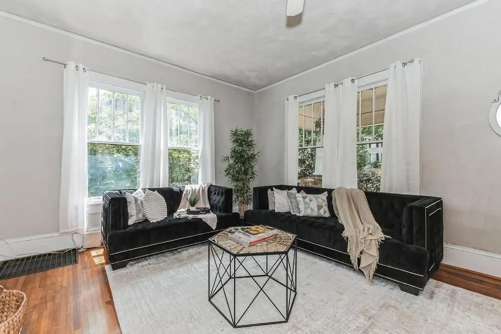 Spacious & Stylish 4Br W Fireplace-Up To 12 People Charlotte Holiday home