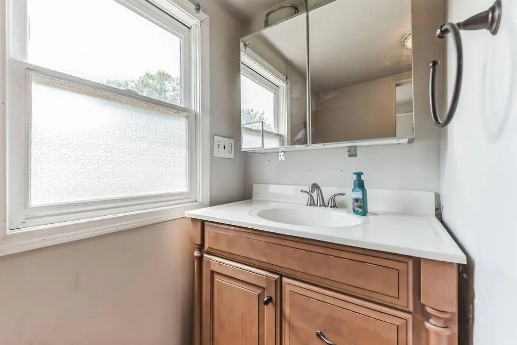 Spacious & Stylish 4Br W Fireplace-Up To 12 People Charlotte Holiday home