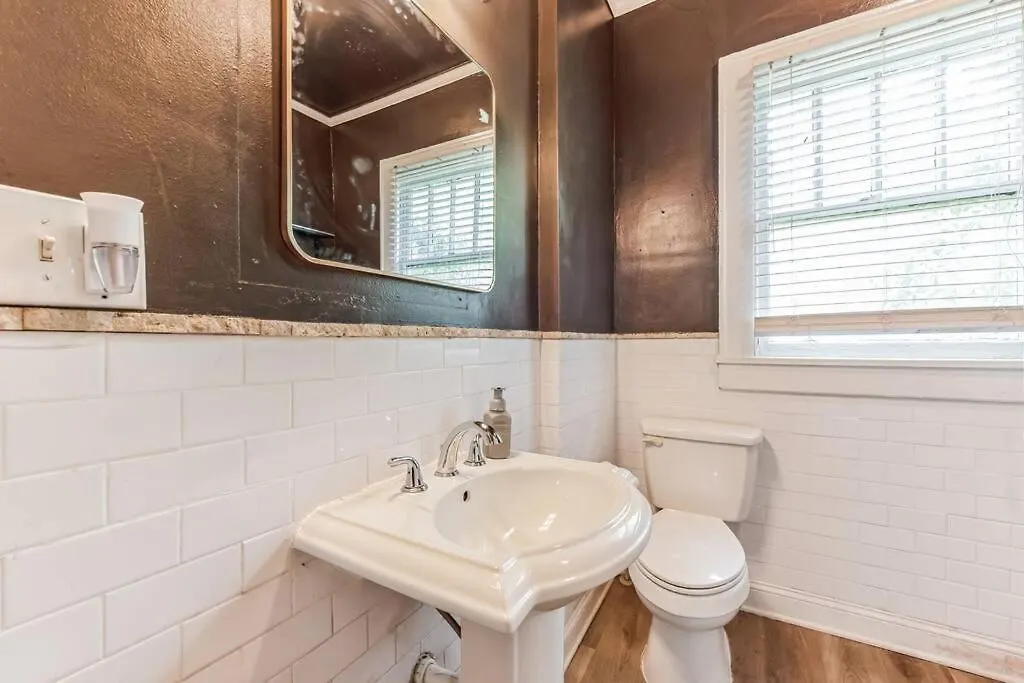 Spacious & Stylish 4Br W Fireplace-Up To 12 People Charlotte Holiday home