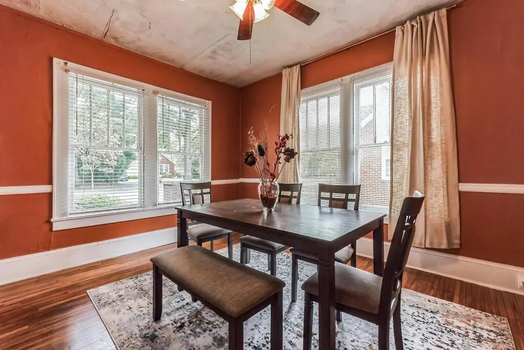 Spacious & Stylish 4Br W Fireplace-Up To 12 People Charlotte Holiday home