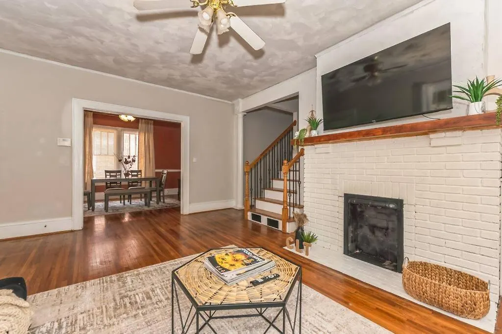Spacious & Stylish 4Br W Fireplace-Up To 12 People Charlotte